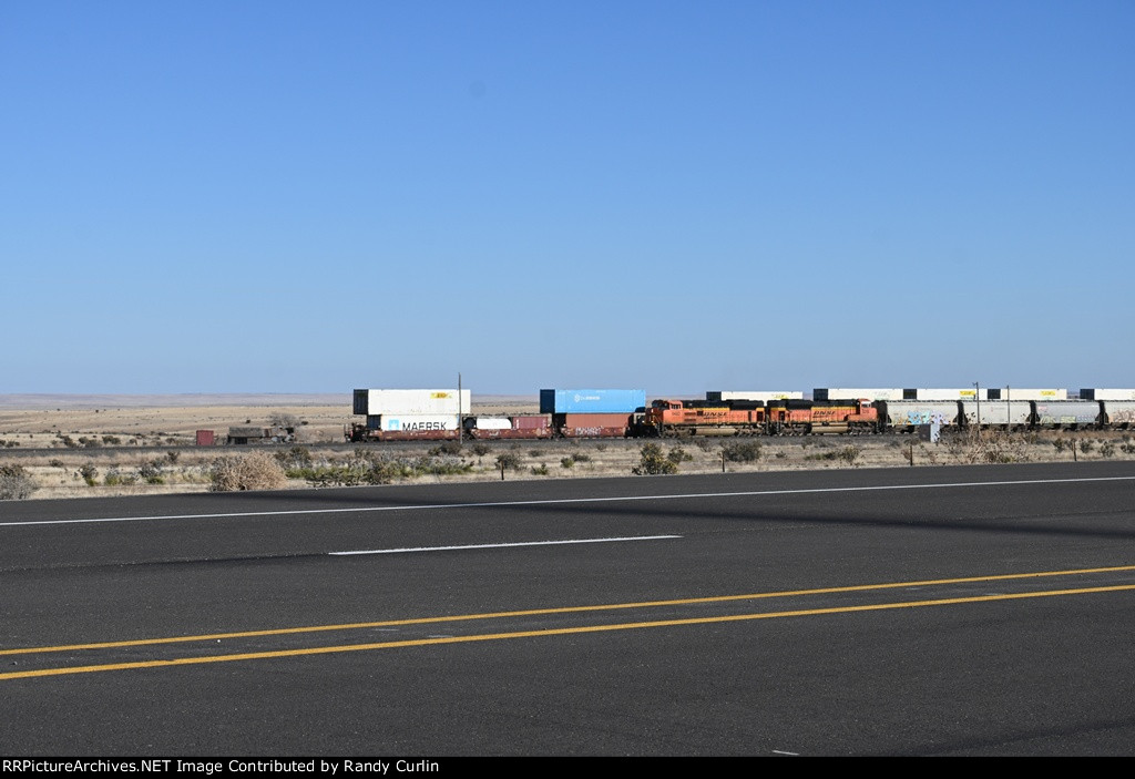 BNSF 8483 West passing BNSF 6986 East